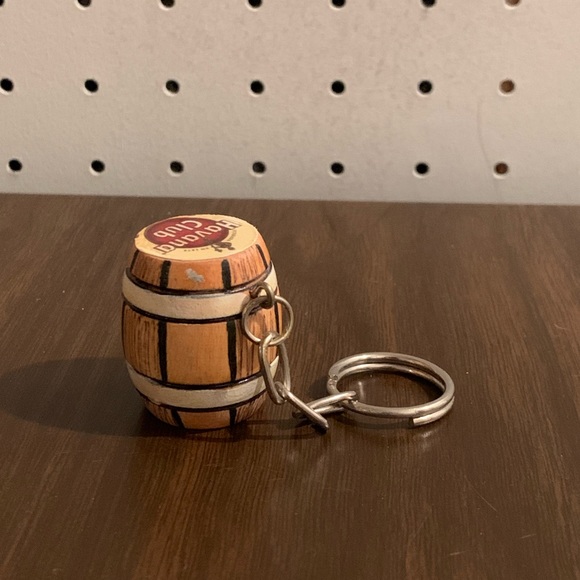 🍺 [4/$25] CUBA HAVANA CLUB LIGHT TAN BROWN BARREL FIGURAL KEYRING KEYCHAIN 🍺 - Picture 2 of 3